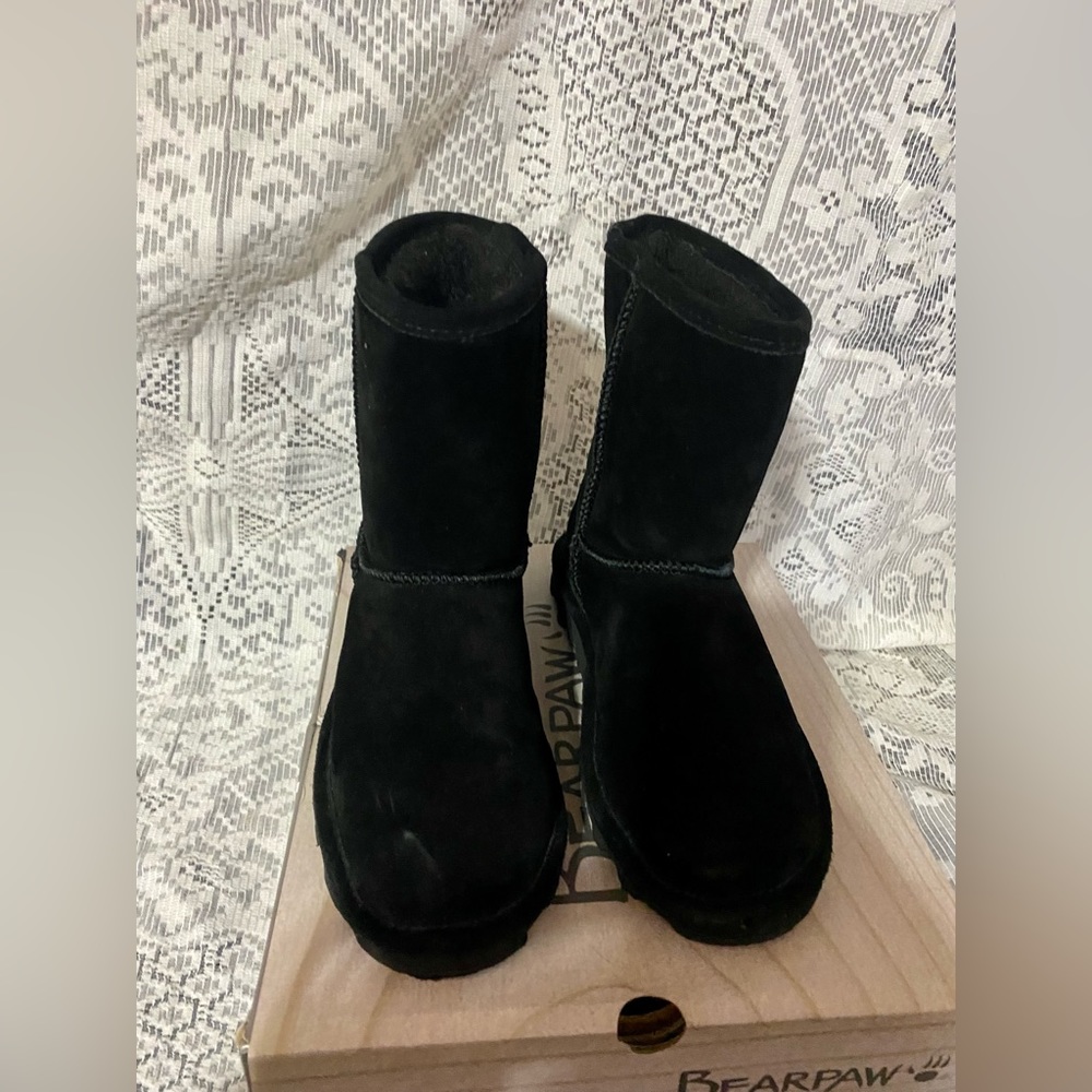 Bearpaw kids black boots